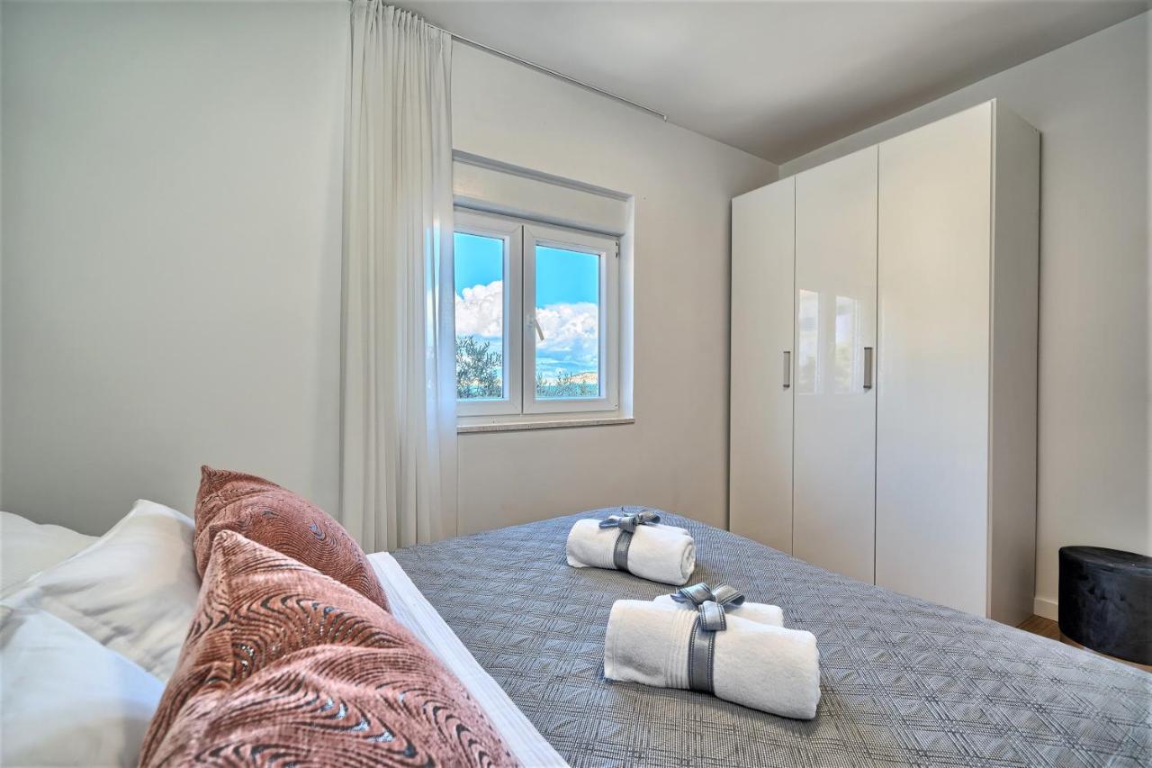 Aniva - 50 M From The Sea Appartement Trogir Buitenkant foto