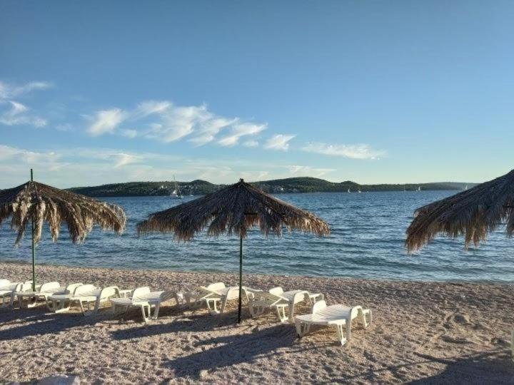 Aniva - 50 M From The Sea Appartement Trogir Buitenkant foto